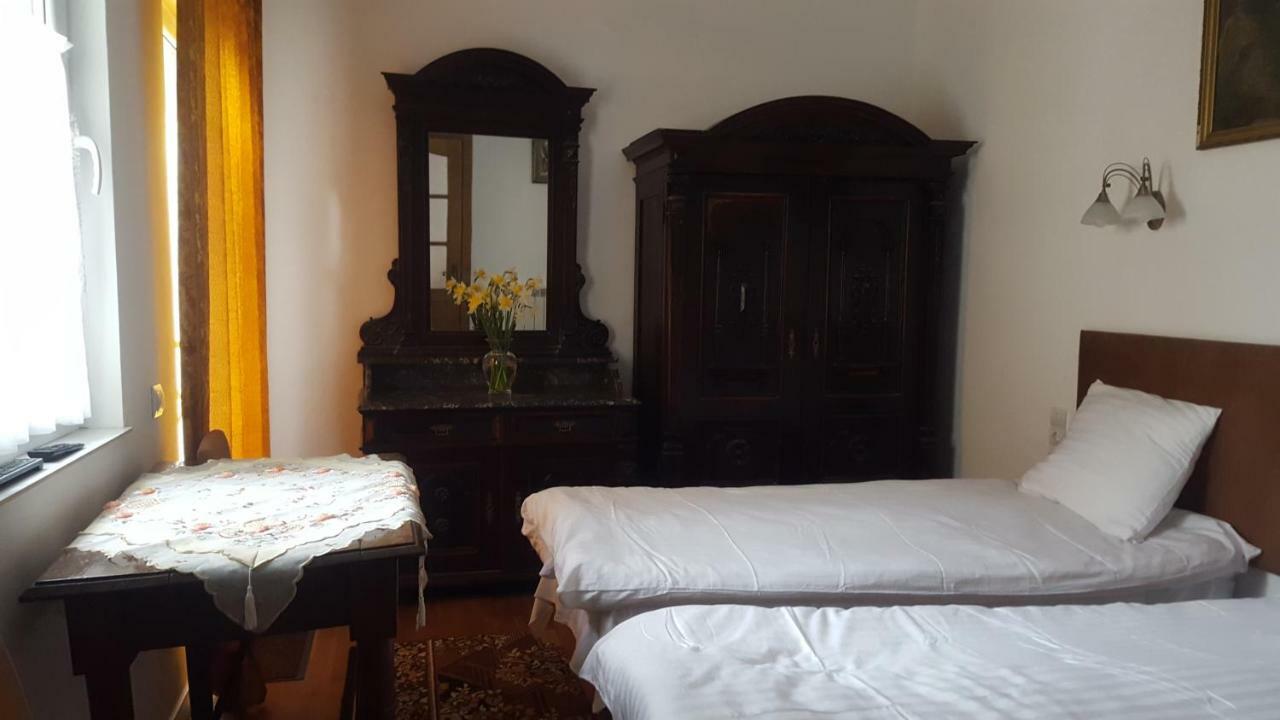 Room In An Old House Truskavets Bagian luar foto