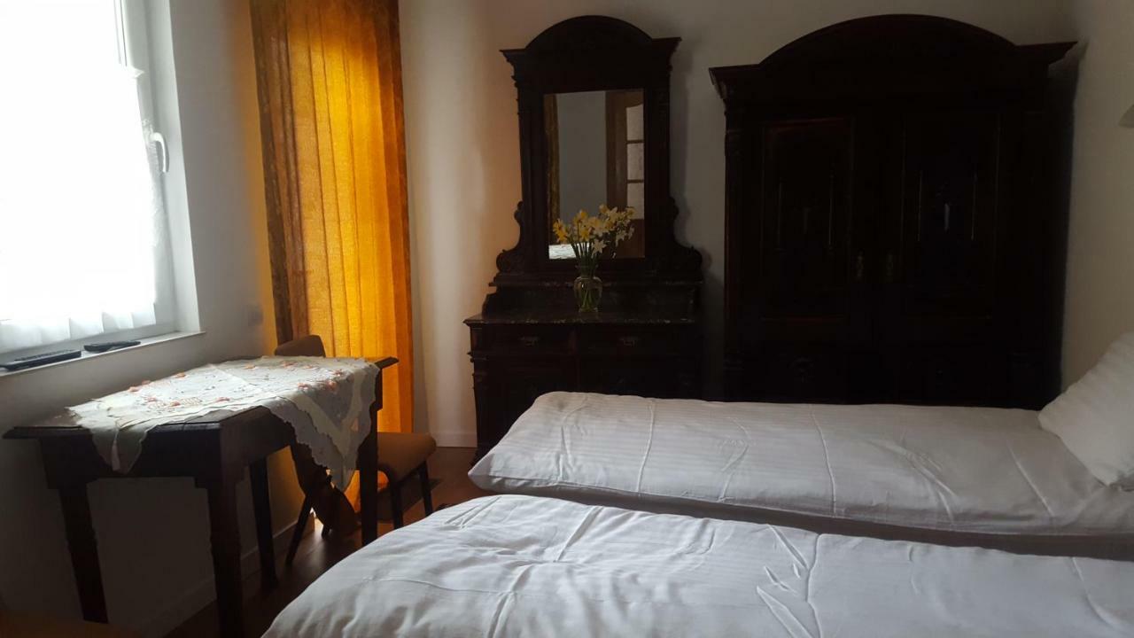 Room In An Old House Truskavets Bagian luar foto