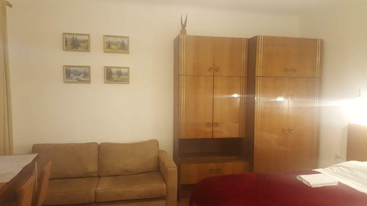 Room In An Old House Truskavets Bagian luar foto