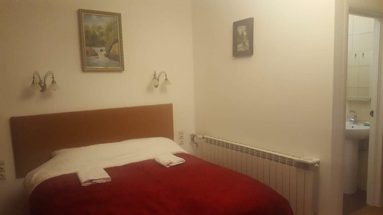 Room In An Old House Truskavets Bagian luar foto