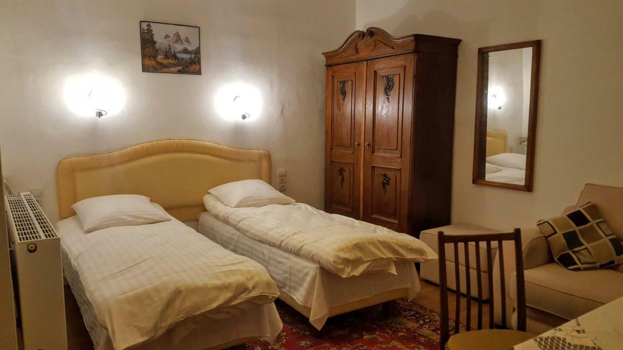 Room In An Old House Truskavets Bagian luar foto