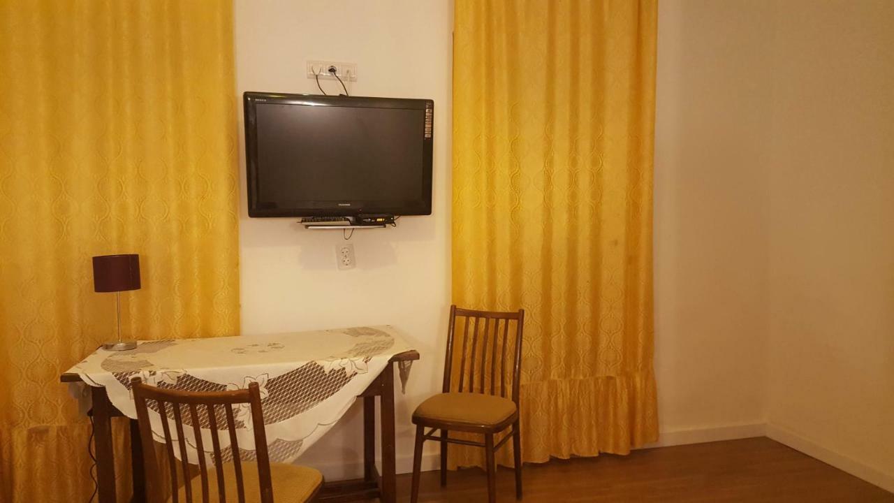 Room In An Old House Truskavets Bagian luar foto